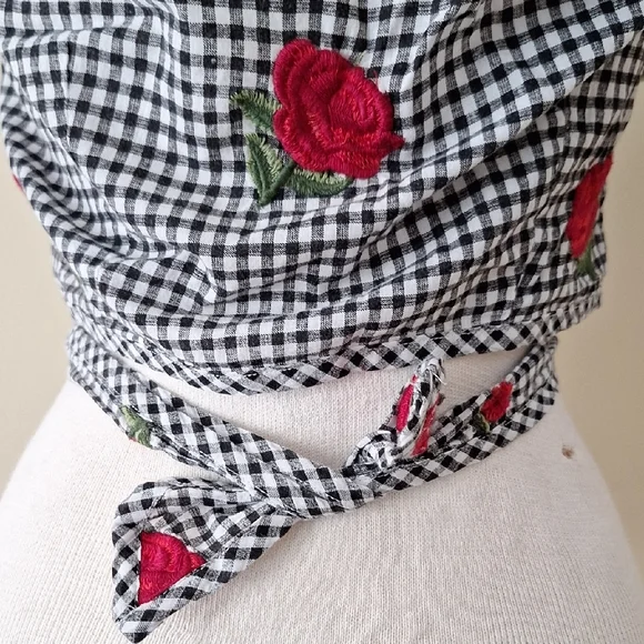 Black and White Gingham Crop Top with Red Rose Embroidery - Picture 4 of 7